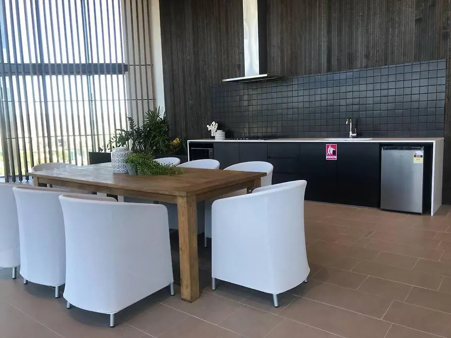 New Modern Apt + Gym+ Pool Brisbane 0*,  Australia